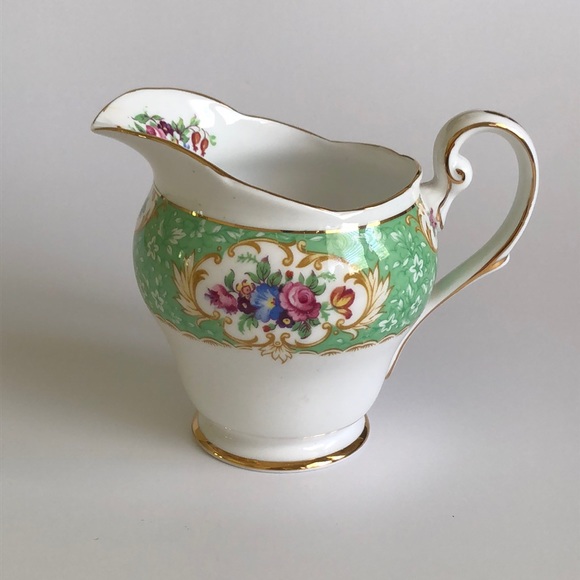 Royal Standard Fine Bone China Milk Jug Or Creamer/ Cynthia Pattern/ England - Picture 1 of 10